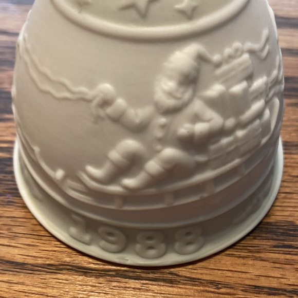 Lladro Christmas Bell with original hanging ribbon and box 1988 - Picture 5 of 11
